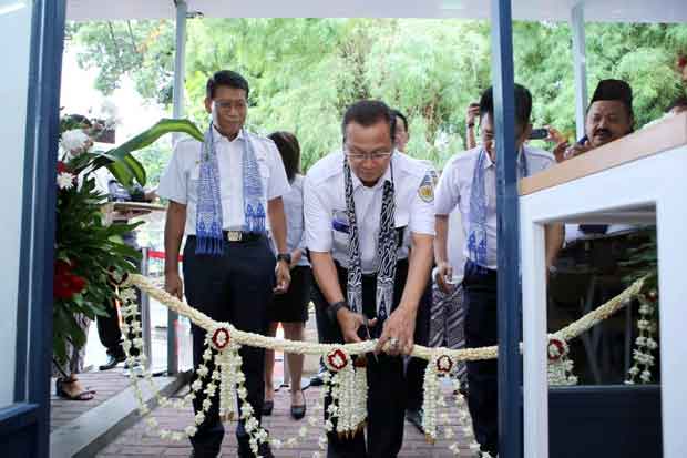 Manjakan Penumpang Kereta, PT KAI Buka Loko Cafe di Stasiun Senen