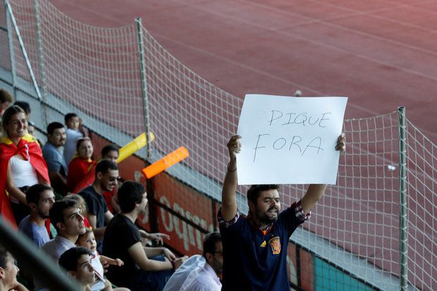 Dukung Referendum Catalonia, Pique Diejek Suporter Timnas Spanyol