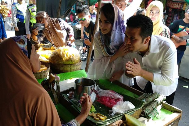 Didampingi Arumi, Emil Blusukan di Pasar Lawang