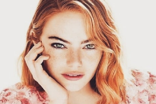 Emma Stone Pilih Lepas Pakaian di Film The Favourite