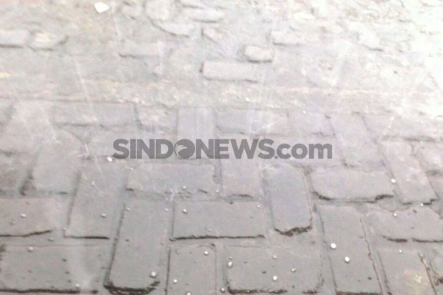 Diguyur Hujan Es, Warga Depok Update Status