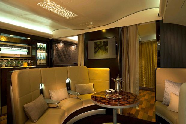 Adu Kemewahan untuk Penumpang First Class