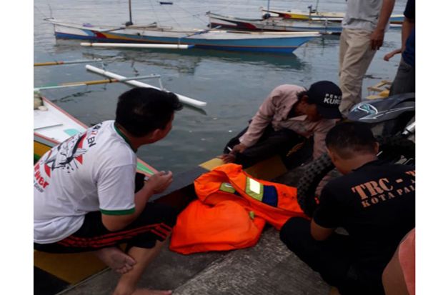 Basarnas Evakuasi 4 Nelayan yang Terjebak di Perairan Karangnganro