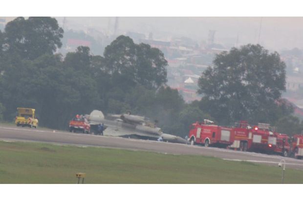 Pesawat Tempur F16 TNI AU Tergelincir, Penerbangan Sipil Terganggu