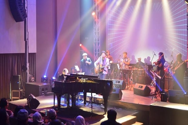 MNC Play Meriahkan Konser Akustikonzerto Fariz RM