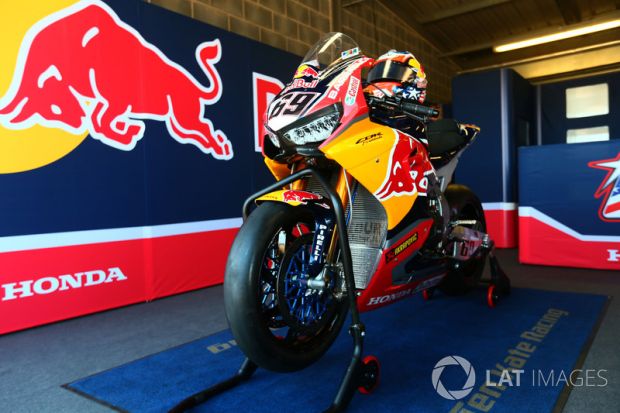 Mengheningkan Cipta untuk Nicky Hayden