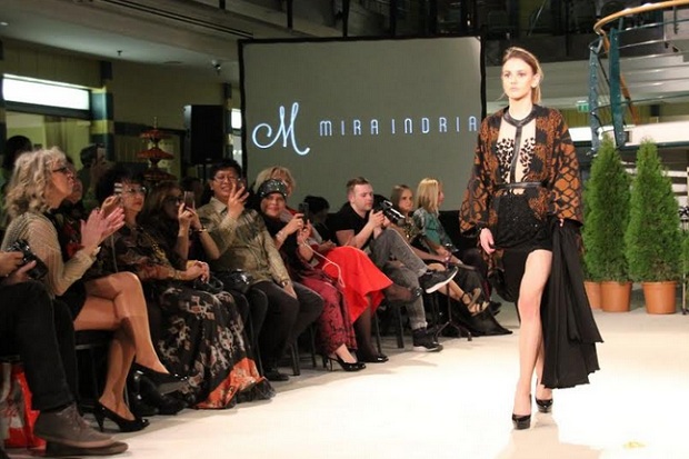 Kebaya Kontemporer Buat Kagum Perempuan Hongaria