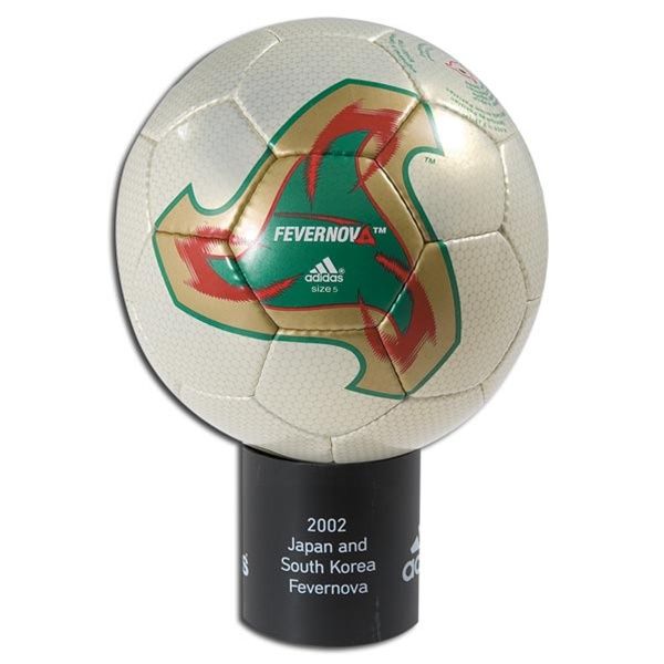 Bola Piala Dunia 2018 Tuai Kritik