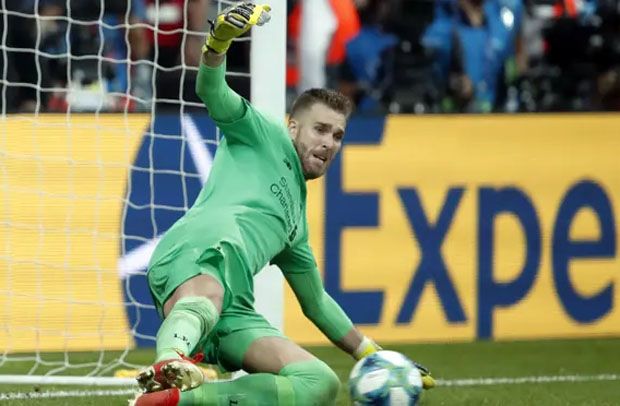 Kiper Liverpool Dituduh Curang ketika Adu Penalti