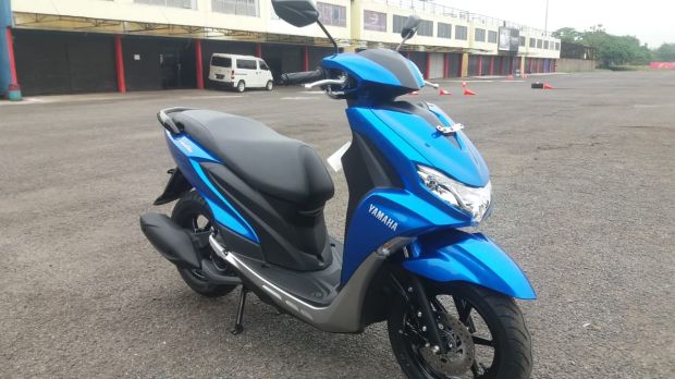Naik Yamaha FreeGo, Gesit, Irit dan Berbeda dari Skutik Lain