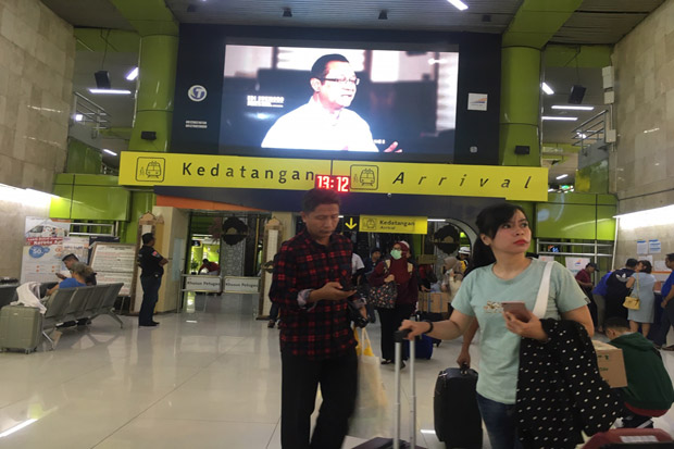 Hari Tarakhir Libur Lebaran, Stasiun Pasar Senen Penuh Sesak