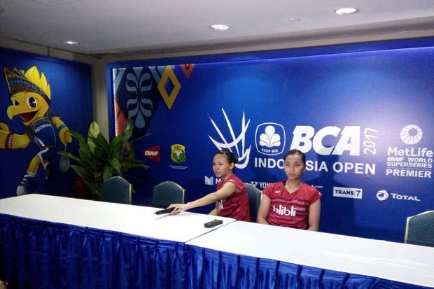 Ganda putri Indonesia Della Destiara Haris-Rosyita Eka Putri Sari dalam jumpa pers usai menaklukkan Luo Ying-Luo Yu (unggulan 6). (Foto-PBSI)