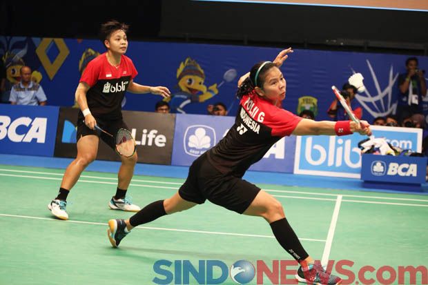 Ganda putri Indonesia Greysia Polii-Apriani Rahayu harus jatuh bangun pada babak pertama Indonesia Open Super Series Premier 2017. (Foto-Sindonews-Isra Triansyah) (2) copy