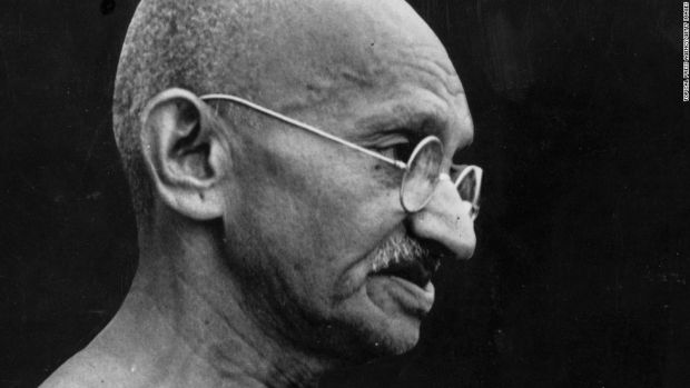 Injak Muka Mahatma Gandhi, Amazon Lecehkan Rakyat India