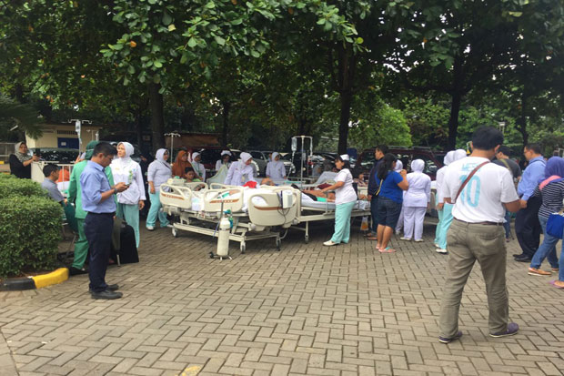 Gempa 6,1 SR, Pasien Rawat Inap RS Hermina Depok Dievakuasi Keluar Gedung