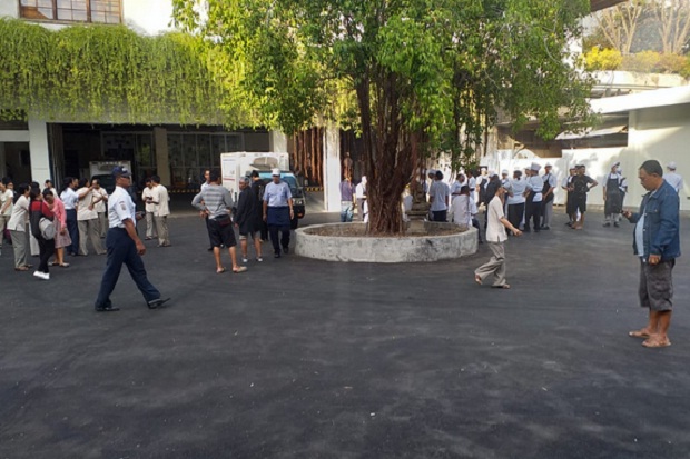 Gempa Bumi 6,0 SR Guncang Bali, Gapura Nusa Dua Patah