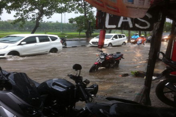 Hujan Lebat, Ini Ruas Jalan yang Tergenang Banjir di Jakarta