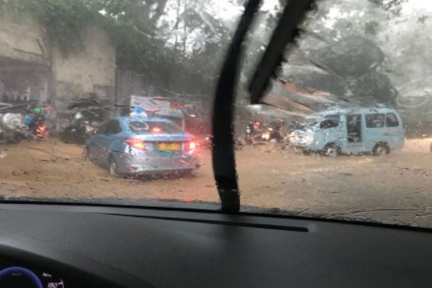 Hujan Lebat, Ini Ruas Jalan yang Tergenang Banjir di Jakarta