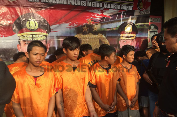 Polisi Ringkus Belasan Anggota Geng Motor Bersajam