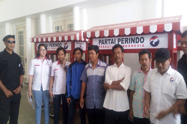 Baja Perindo Bagikan Empat Gerobak Gratis kepada Pelaku UMKM