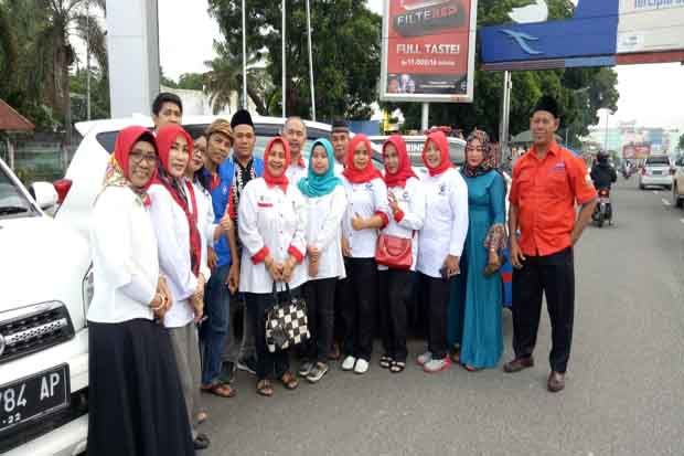 Takjil dari Kartini Perindo Jambi Disambut Antusias Warga