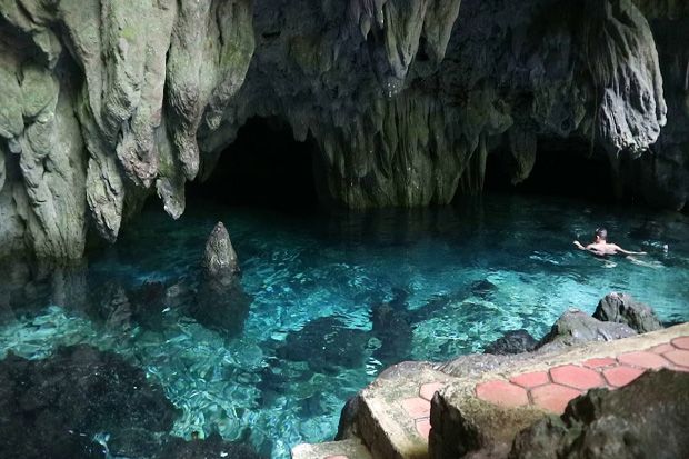 Tersihir Kecantikan Goa Hawang Yang Tersembunyi di Maluku