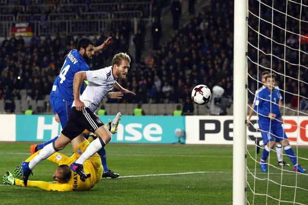 Gol Andre Schurrle ke gawang Azerbaijan di Baku. (Foto-twitter)