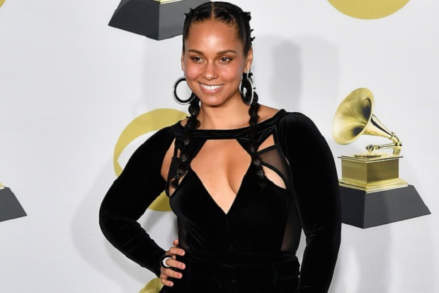 8 Selebritis Berbusana Terbaik di Grammy Awards 2019