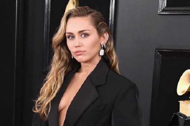 8 Selebritis Berbusana Terbaik di Grammy Awards 2019