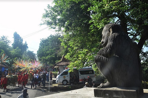 Gua Kreo, Legenda Kawanan Kera dan Tempat Petilasan Wali Songo