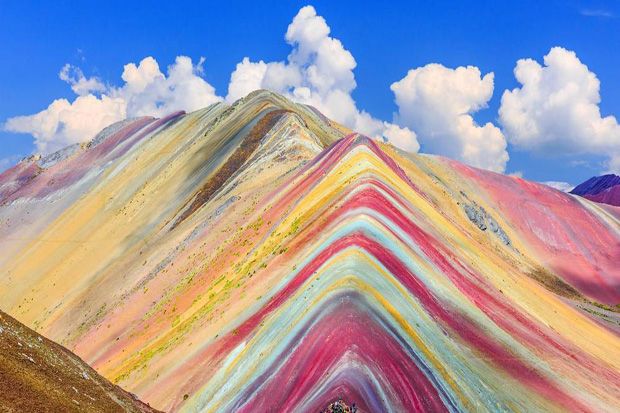Keindahan Gunung Pelangi di Peru Jadi Buruan Pecinta Selfie