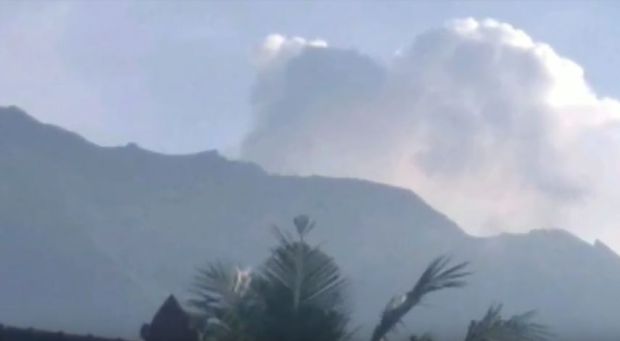 Gunung Agung Erupsi, Hujan Abu Landa Karangasem Bali