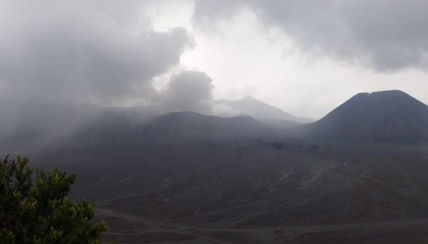 Gunung Bromo Erupsi Warga dan Wisatawan Diminta Tak Panik