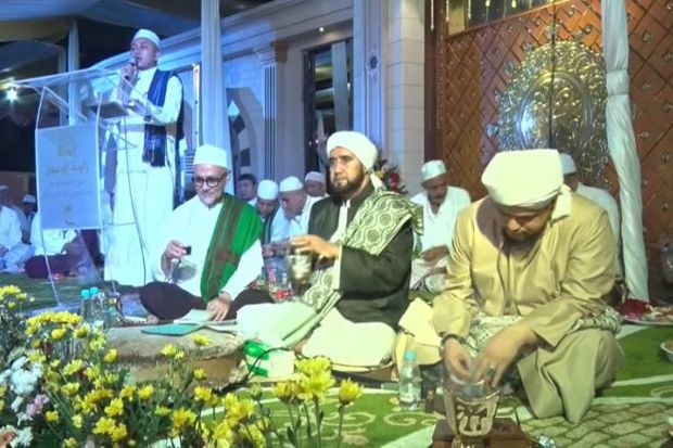 Hadiri Maulid Nabi, Habib Syech Semarakkan Ponpes Nurul Muhtadin Srengseng