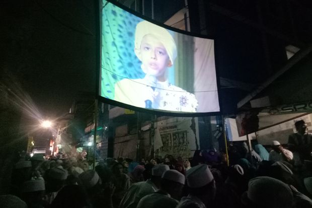 Hadiri Maulid Nabi, Habib Syech Semarakkan Ponpes Nurul Muhtadin Srengseng