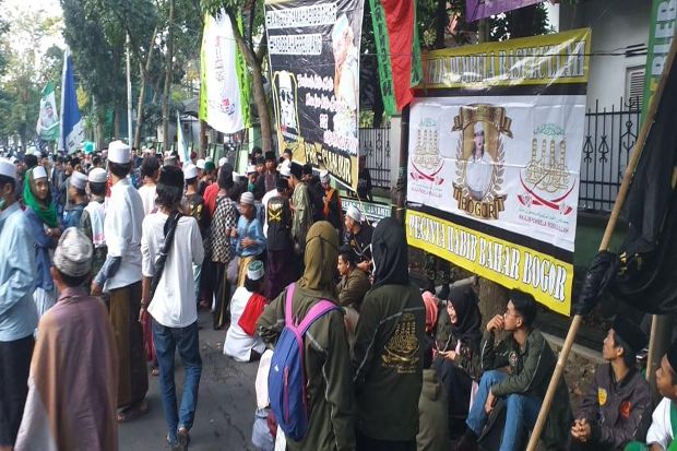 Ratusan Massa Minta Habib Bahar Dibebaskan