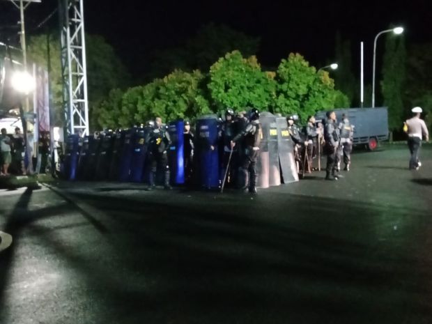 Rombongan Jamaah Penjemput Habib Bahar Dihadang Barikade Polisi