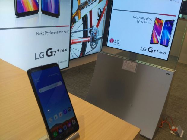 Mengupas Tuntas Smartphone dengan Kemampuan Dua Wajah