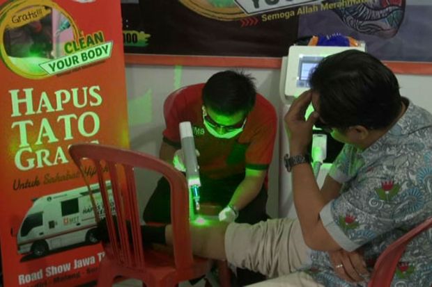 Jelang Ramadhan, 400 Orang Hapus Tato Massal di Malang