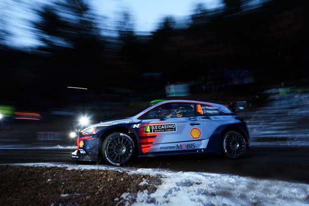 Hayden Paddon di dalam kokpit mobil Hyundai i20 coupe WRC di Reli Monte Carlo 2017. (Foto-Motorsport)