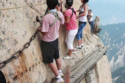 15 Tempat Liburan Ekstrem Pemacu Adrenalin