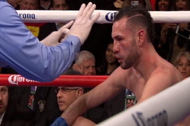 Pedraza Sempoyongan, Davis Curi Sabuk Juara Kelas Bulu IBF