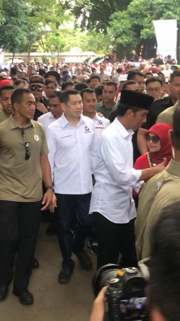 Kampanye Akbar Perdana, HT Dampingi Jokowi Berjalan Kaki 3,5 Km
