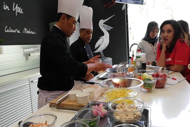 Serunya Jurnalis Memasak Masakan Jepang Bersama Hokben
