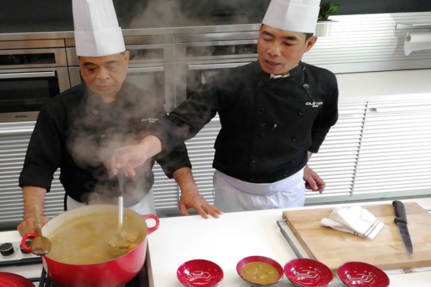 Serunya Jurnalis Memasak Masakan Jepang Bersama Hokben