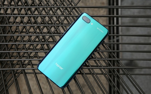 Punya AI ala Huawei P20, Harga Honor 10 Dinilai Masuk Akal