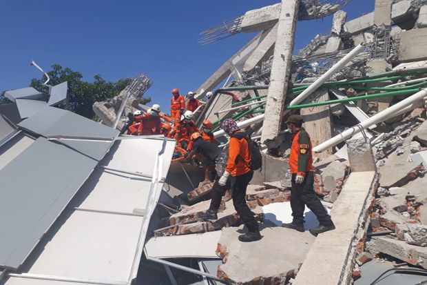 50 Orang Diperkirakan Tertimbun di Hotel Roa-Roa Kota Palu
