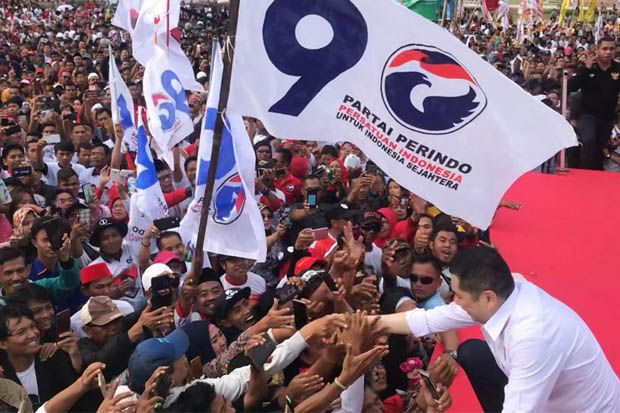 Kampanye Akbar Jokowi, HT Disambut Meriah Bendera Perindo Berkibar