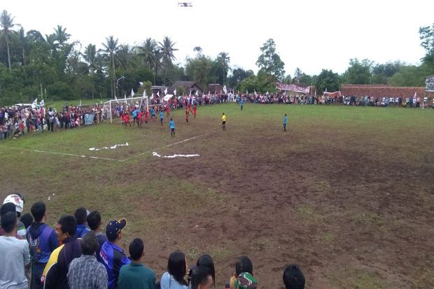 Ribuan Warga Padati Final Sepak Bola Piala Hary Tanoesoedibjo