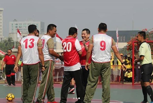 HT dan Anies Baswedan Main Futsal di Lapangan Monas